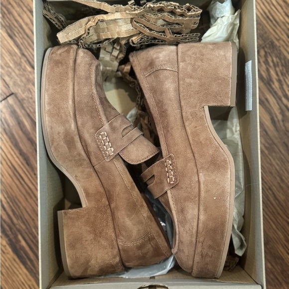 NIB Dolce Vita Brown Suede Loafers Classic Slip-Ons Size 7 main image 4